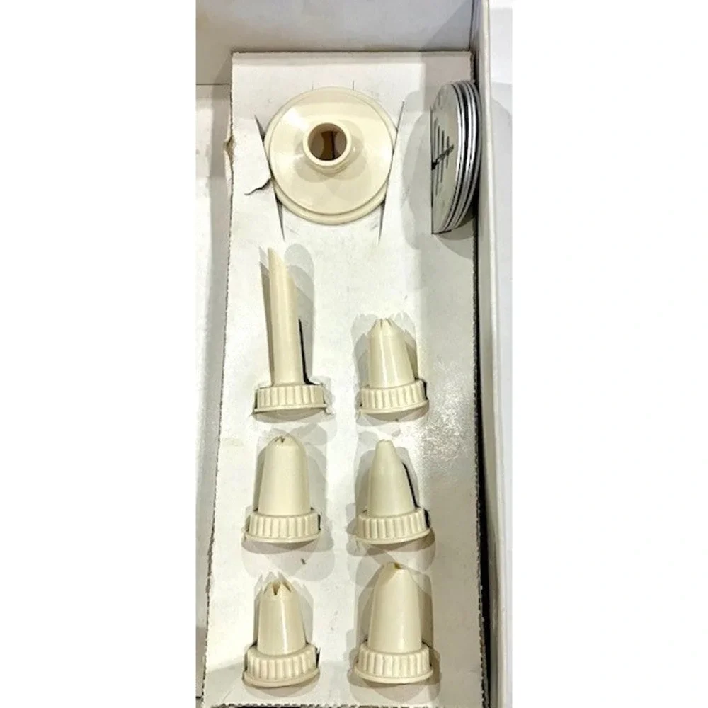 VTG Fox Run Cookie Press Cake‎ Decorator w/ 6 Tips & 5 Disc Plates Directions
